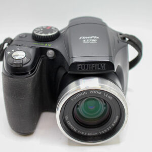 Fuji Finepix S5700 Digital Bridge Camera.(Used)