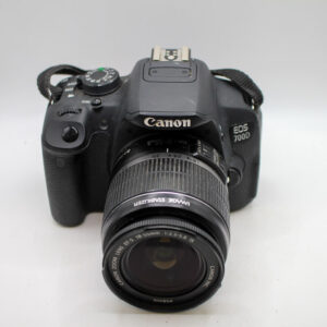 Canon EOS 700D + 18-55mm IS  Lens Digital SLR Camera. (USED)