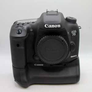Canon EOS 7D MK II Body Only with Battery Grip. (USED)